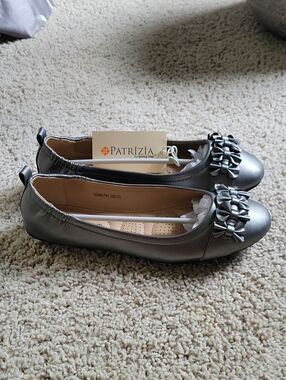 Patrizia by Spring Step Pewter Bow Flats sz.9